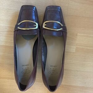 Joan&David brown large buckle kitten heel buckle